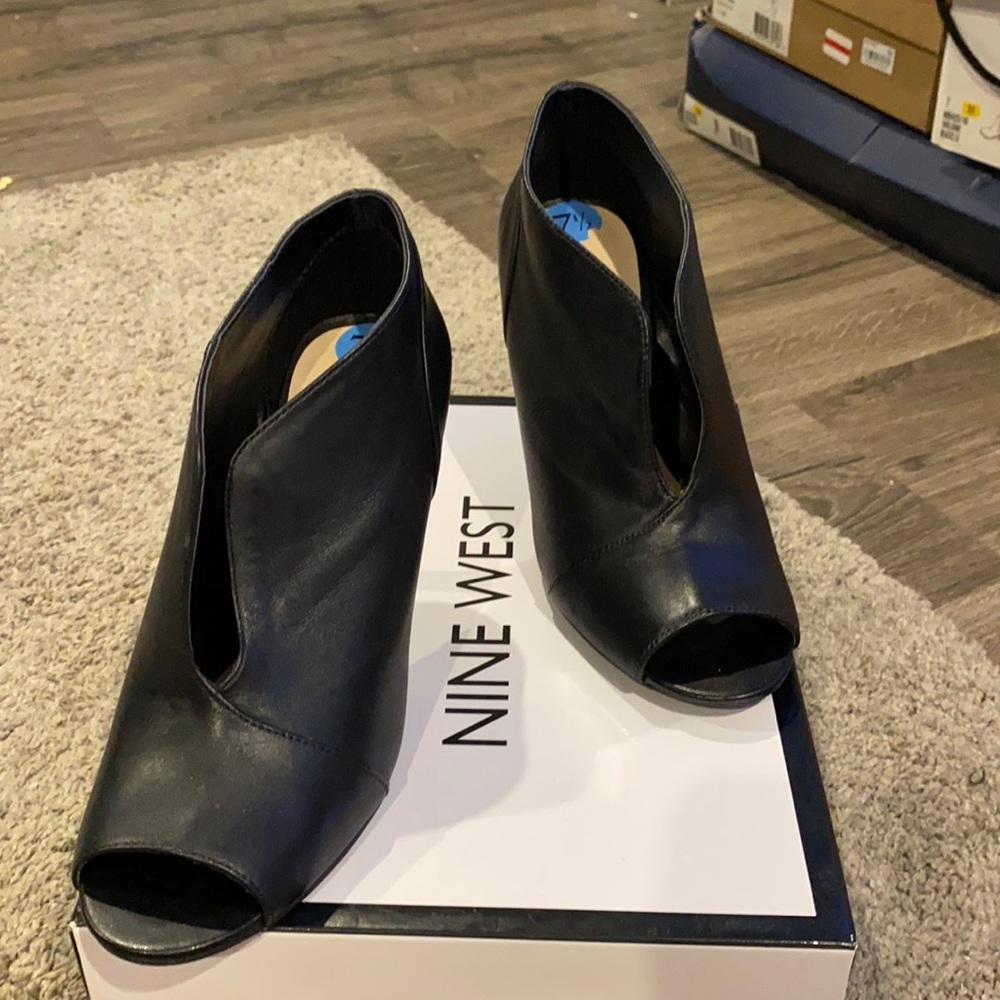 Size 7 1/2 open toe bootie pumps